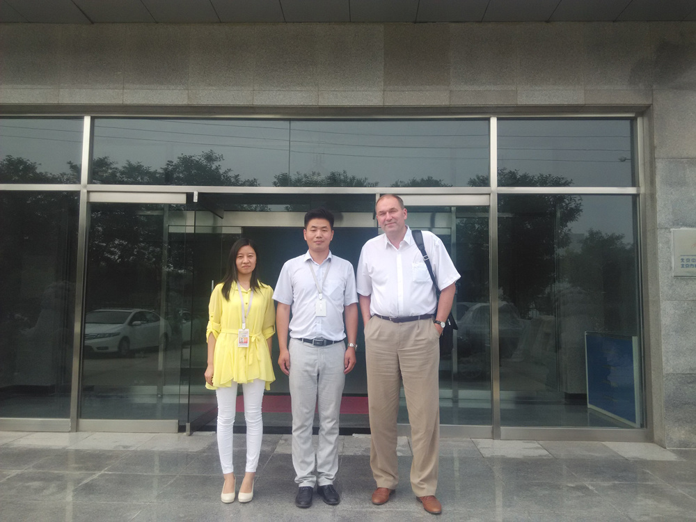 俄羅斯來(lái)我司洽談自(zì)清洗過濾器(qì)合作(zuò)事(shì)宜